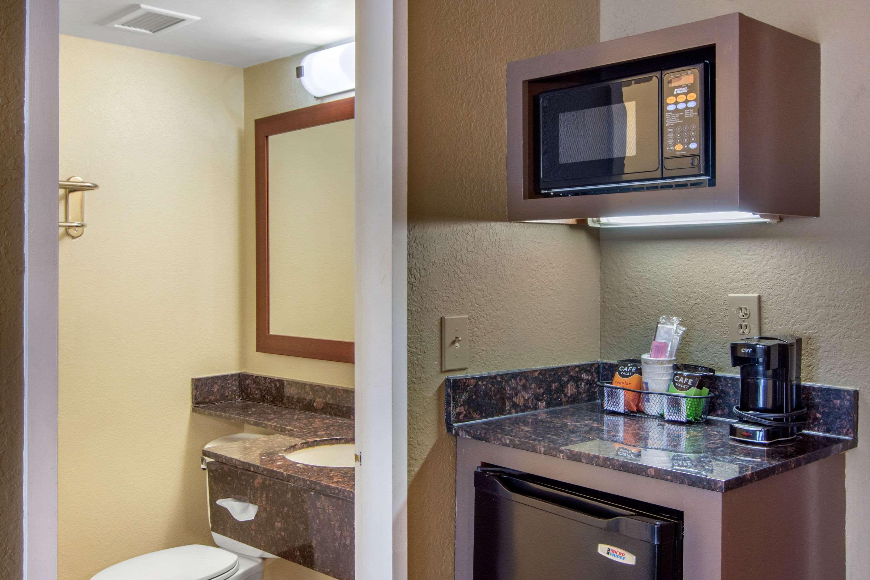 Comfort Inn Sandy Springs - Perimeter Exterior photo