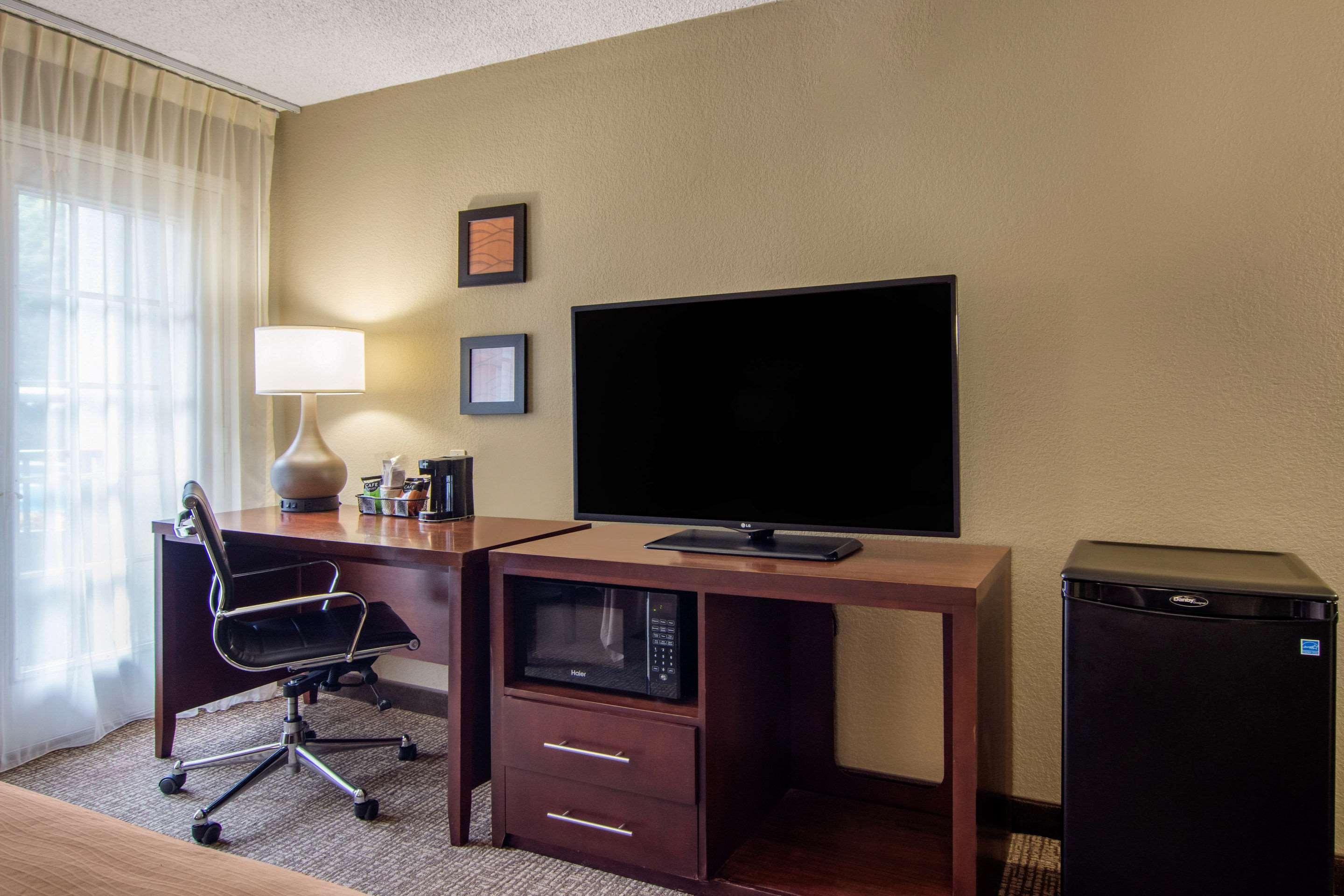 Comfort Inn Sandy Springs - Perimeter Exterior photo
